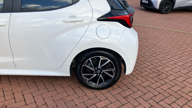 Toyota Yaris 1.5 Hybrid Design 5dr CVT Hybrid Hatchback